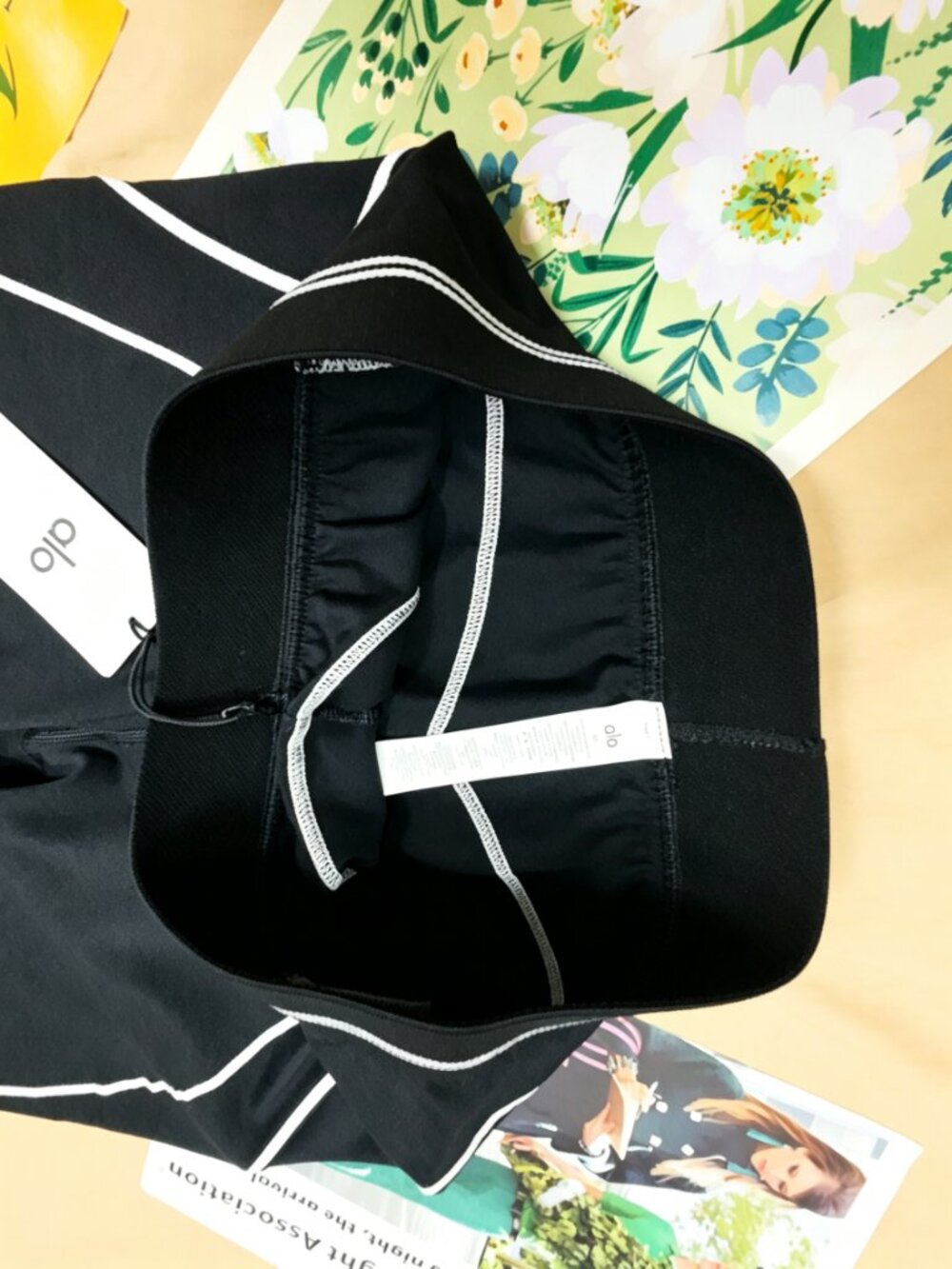 ALO Yoga NWT🧘🏻Airbrush High-Waist Heart Throb Black/White Legging🎭 - Picture 7 of 13